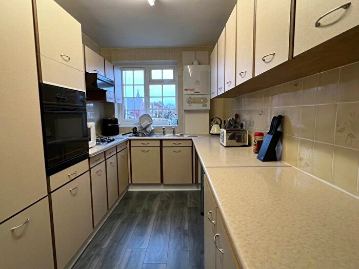 2 Bedroom Flat For Sale In Oakworth Bank, Park Road, Hesketh Park, Southport, PR9