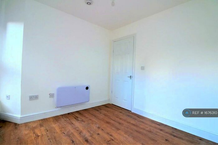 2 Bedroom Flat To Rent In King Street, Luton, LU1