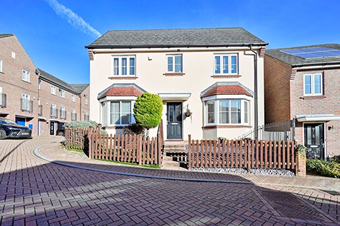 3 Bedroom Detached House For Sale In Albanwood, Watford, WD25