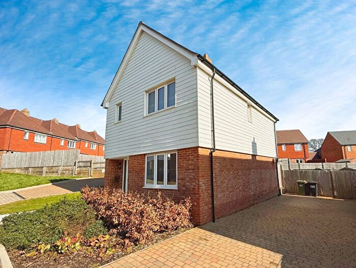 3 Bedroom Detached House For Sale In Warren Drive, Battle, TN33