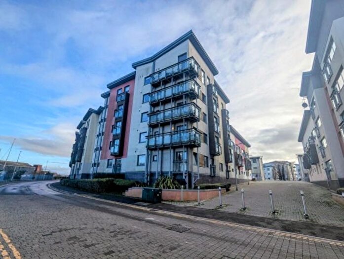2 Bedroom Flat To Rent In St Stephens Court, Marina, Swansea., SA1