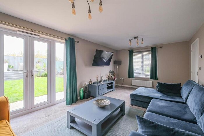 4 Bedroom Detached House For Sale In Anvil Court, Lindley, Huddersfield, HD3