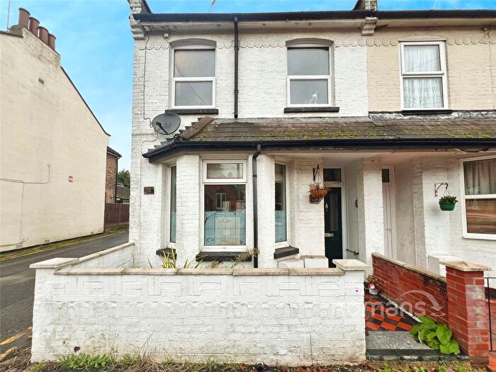2 Bedroom Flat For Sale In St. Georges Road, Aldershot, Hampshire, GU12