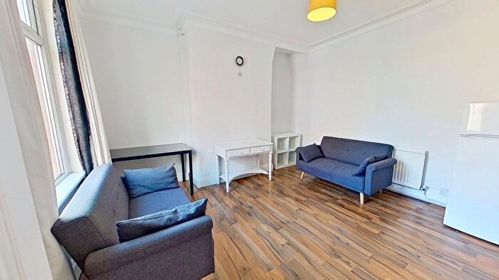 3 Bedroom End Terrace House To Rent In Kelsall Terrace, Hyde Park, Leeds, LS6