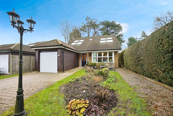 3 Bedroom Bungalow For Sale In Coombe Close, St. Andrews Gardens, Shepherdswell, Dover, CT15