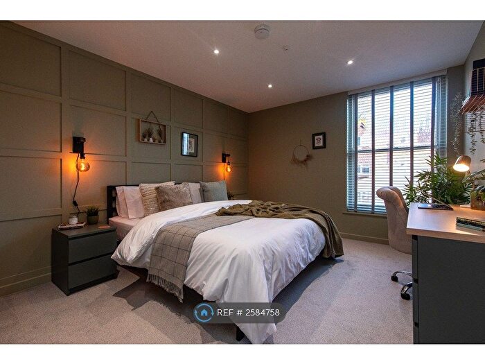 2 Bedroom Flat To Rent In Oriel House, Northampton, NN1