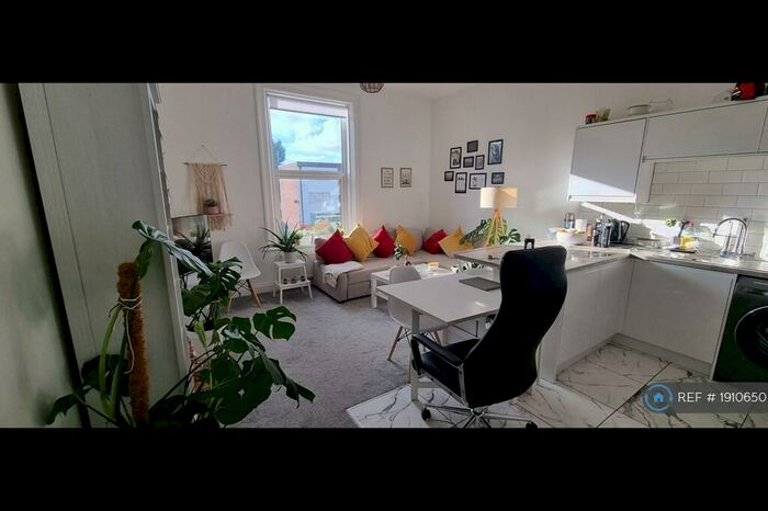 2 Bedroom Flat To Rent In Raehills, Liverpool, L23