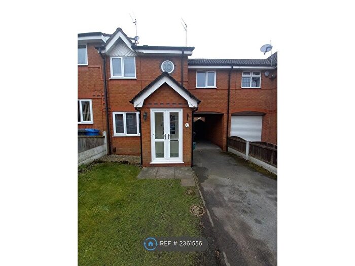 3 Bedroom Semi-Detached House To Rent In Lynton Avenue, Swinton, Manchester, M27