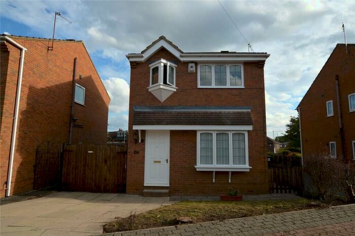3 Bedroom Detached House To Rent In Richmond Close, Bramley, Leeds, LS13