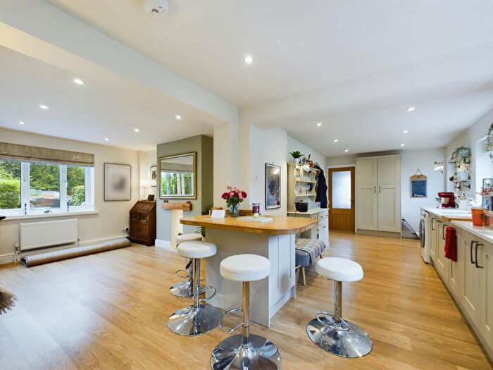 4 Bedroom Detached House For Sale In Brimpton Road, Baughurst, RG26