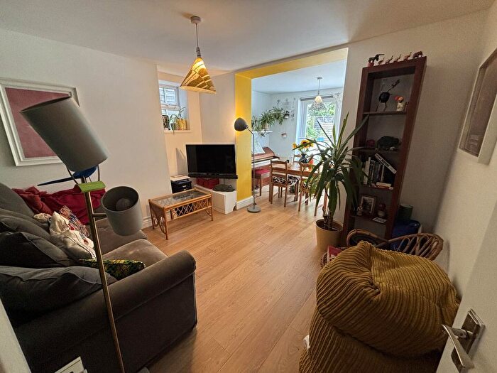 2 Bedroom Flat To Rent In Clifton Road, London, SE25