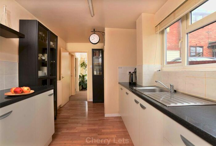 3 Bedroom Semi-Detached House To Rent In Mascord Close, Banbury, Oxfordshire, OX16