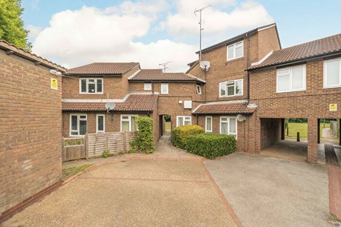 1 Bedroom Flat To Rent In Starling Walk, Hampton, TW12