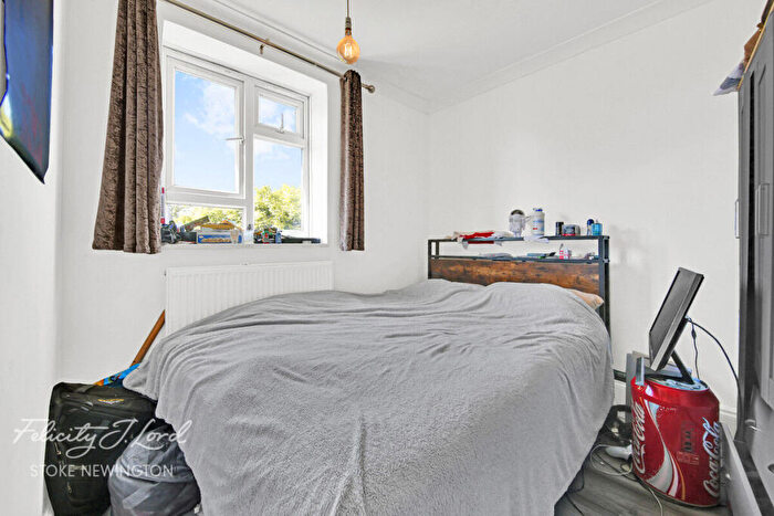 3 Bedroom Flat For Sale In Manor Road, London, N16