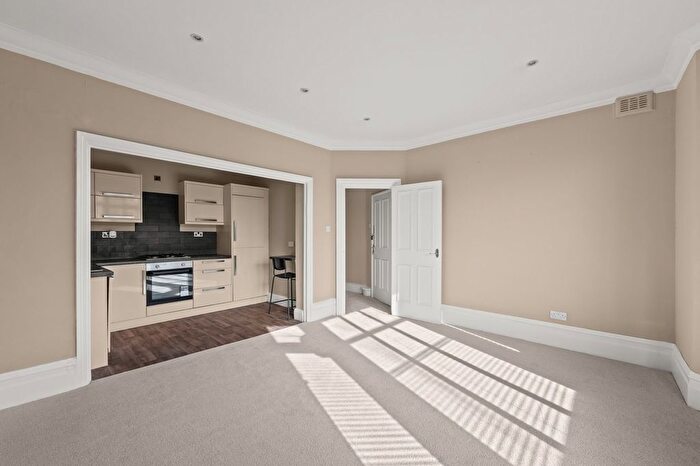 2 Bedroom Flat To Rent In Avondale Road, South Croydon, CR2