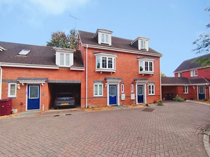 3 Bedroom Terraced House For Sale In Marlow Court, All Hallows Road, Caversham, RG4