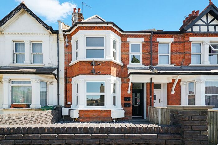 2 Bedroom Flat For Sale In Gff, Church Road, Hanwell, W7