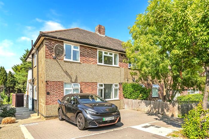 2 Bedroom Flat To Rent In Brunswick Gardens, Ilford, IG6