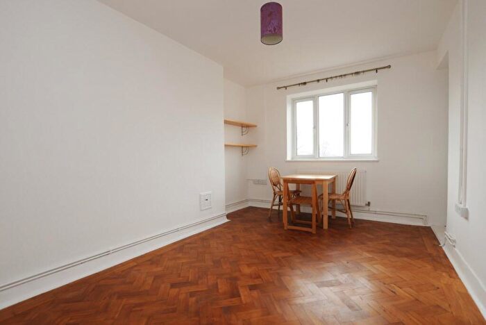2 Bedroom Flat To Rent In Stoke Newington Church Street, Stoke Newington, N16