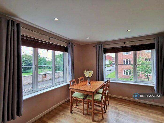 2 Bedroom Flat To Rent In Tullis Gardens, Glasgow, G40