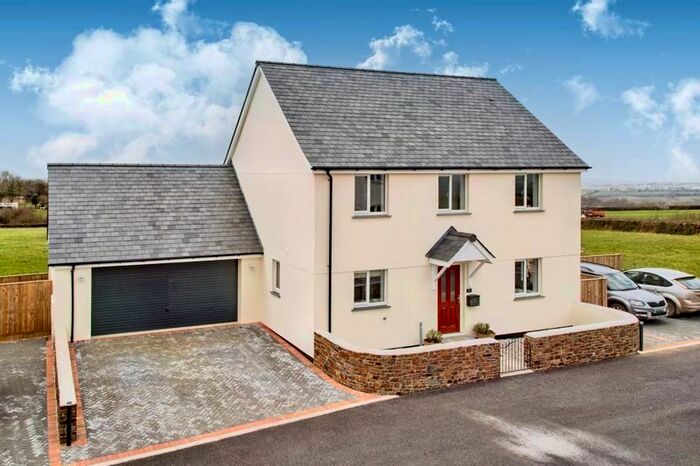 4 Bedroom Detached House For Sale In Cleave Close, Folly Gate, Okehampton, EX20