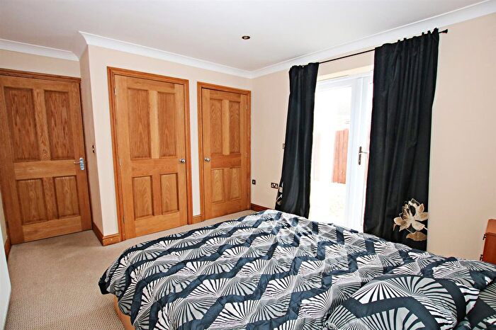 1 Bedroom Detached Bungalow For Sale In Vincent Close, Newmarket, CB8