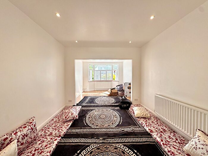 4 Bedroom Semi Detached House To Rent In Heston Avenue, Hounslow, TW5