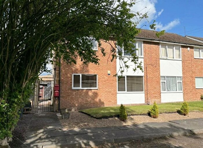 2 Bedroom Maisonette For Sale In Houghton Court, Hall Green, B28