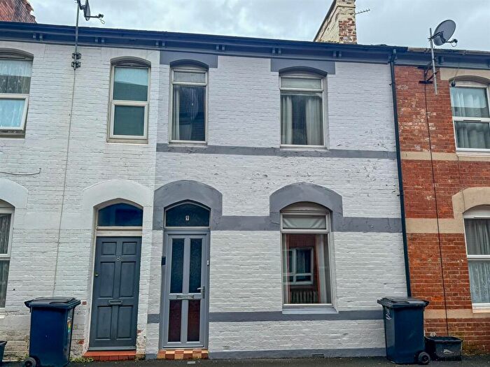 3 Bedroom Terraced House For Sale In Pulchrass Street, EX32