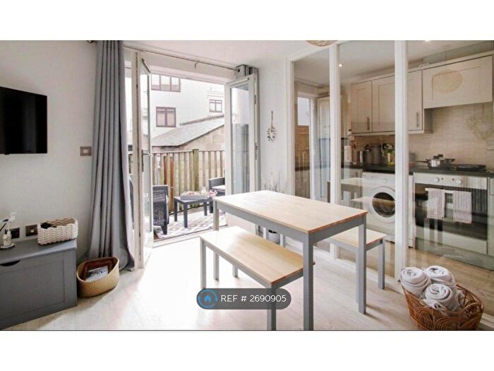 1 Bedroom Flat To Rent In Leskinnick House, Penzance, TR18