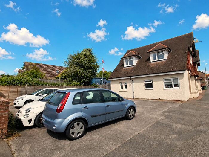 2 Bedroom Apartment For Sale In Horsham Road, Littlehampton, BN17