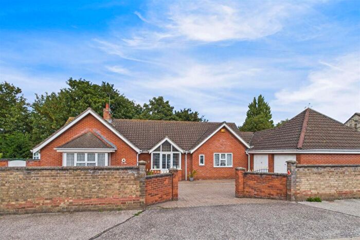 3 Bedroom Detached Bungalow For Sale In Stradbroke Road, Lowestoft, NR33