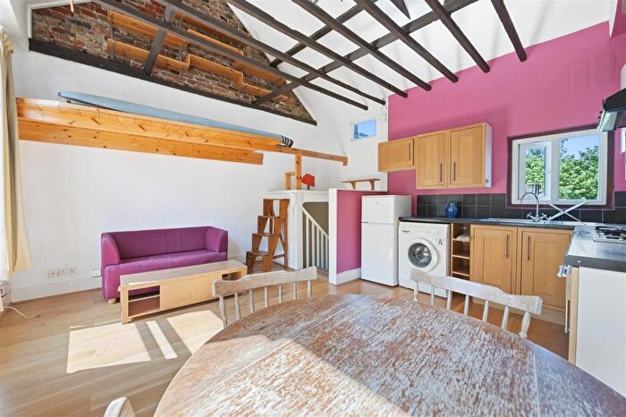 1 Bedroom Flat To Rent In Newington Green, London, N16