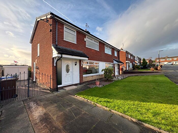 3 Bedroom Semi-Detached House To Rent In Kensington Drive, Bury, BL8