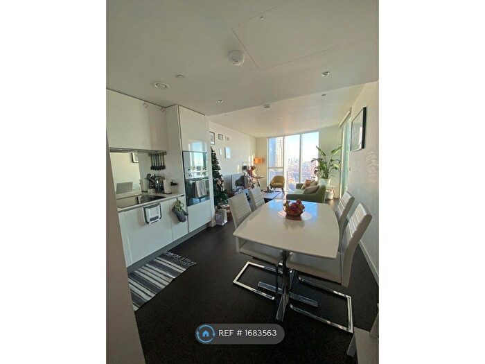 2 Bedroom Flat To Rent In Skygardens, London, SW8