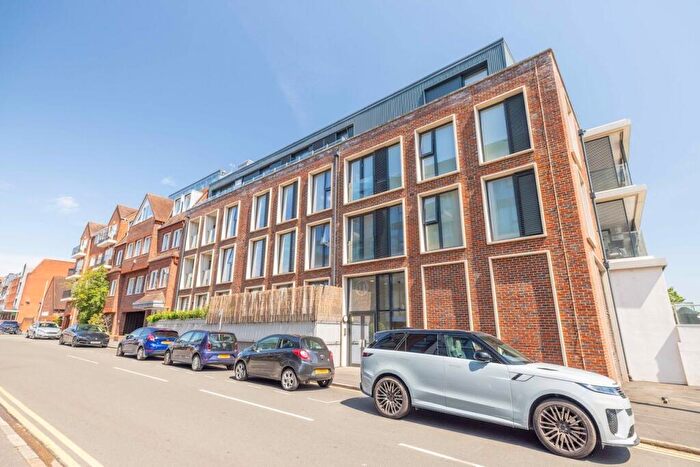 2 Bedroom Apartment For Sale In Station Road, Gerrards Cross, SL9