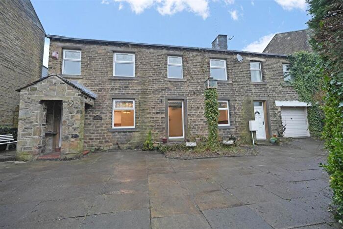 3 Bedroom Detached House For Sale In Saddleworth Road, Greetland, Halifax, HX4