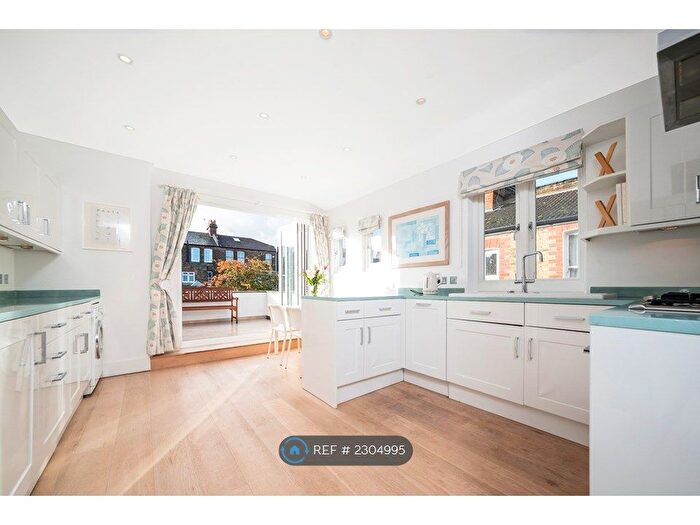 2 Bedroom Maisonette To Rent In Mantilla Road, London, SW17