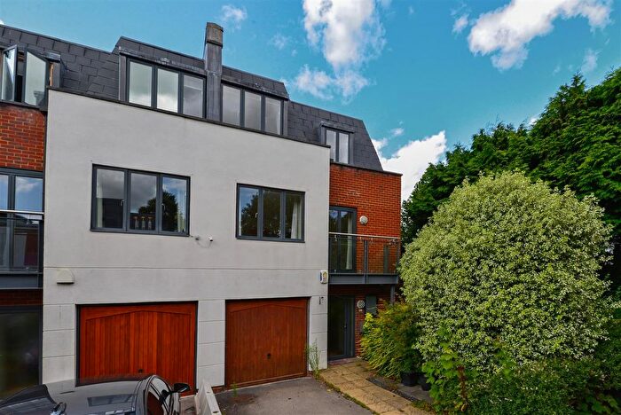 3 Bedroom Semi-Detached House To Rent In Kings Gate, Horsham, RH12