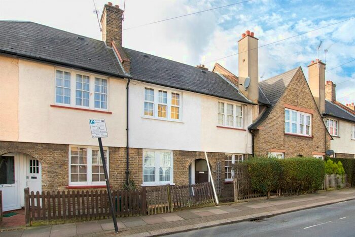 2 Bedroom Cottage To Rent In Cowick Road, Tooting Bec, SW17