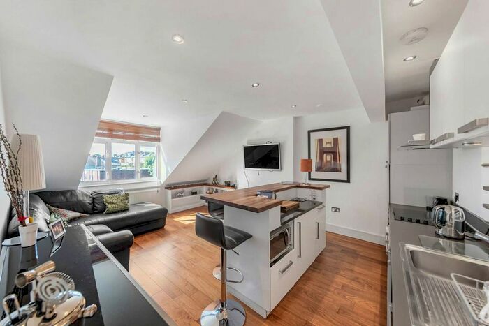 2 Bedroom Flat To Rent In West Hill, Putney, London, SW15