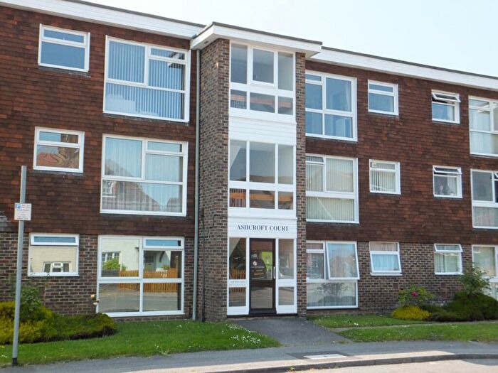 2 Bedroom Flat To Rent In Ashcroft Court, Winton Road, Petersfield, GU32