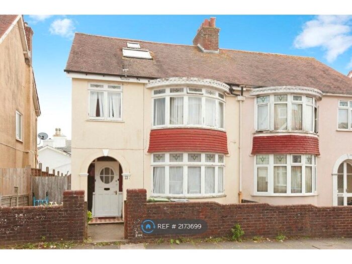 5 Bedroom Semi-Detached House To Rent In Cedar Court Road, Torquay, TQ1