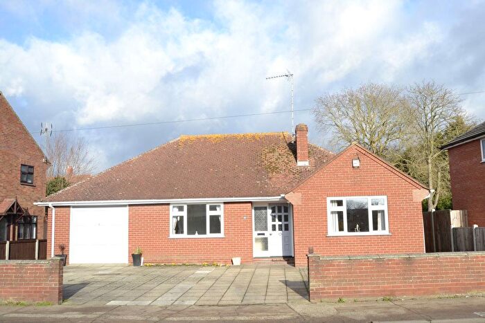 2 Bedroom Bungalow To Rent In Bromley Road, Colchester, CO4