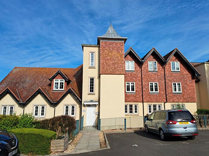 3 Bedroom Flat To Rent In West Hill Road, Lyme Regis, Dorset, DT7