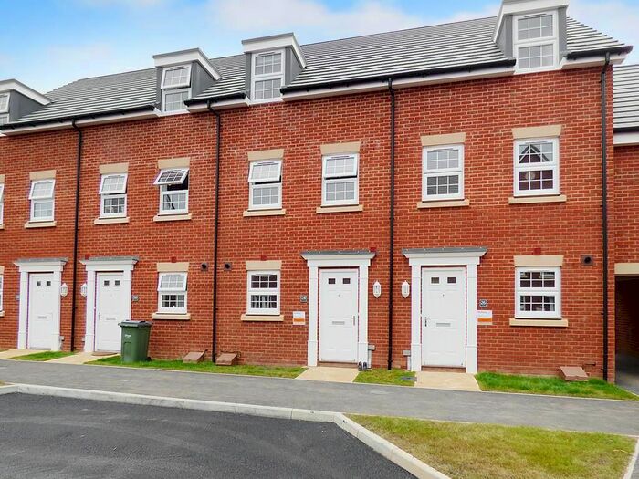 4 Bedroom Town House To Rent In Blackbourne Chase, Kingley Gate, Littlehampton, BN17