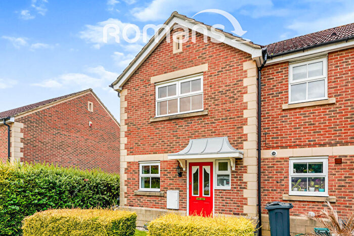 3 Bedroom House To Rent In Pickford Way, Swindon, SN25
