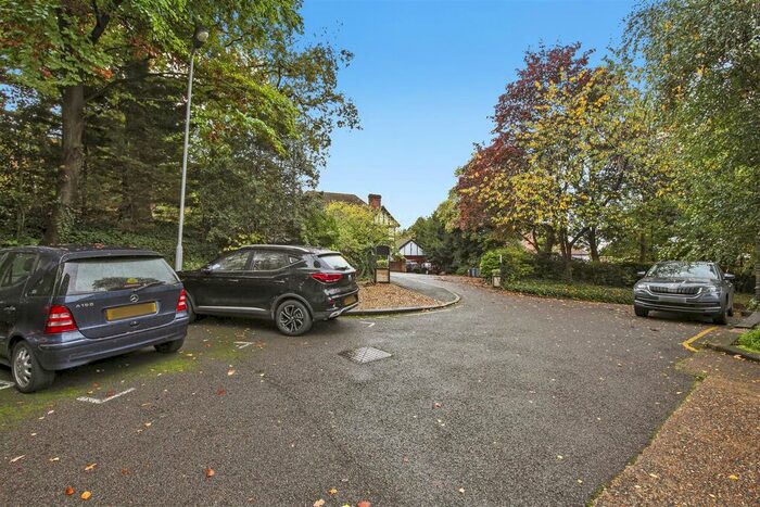 1 Bedroom Flat For Sale In Moat Lodge, London Road, Harrow On The Hill, HA1