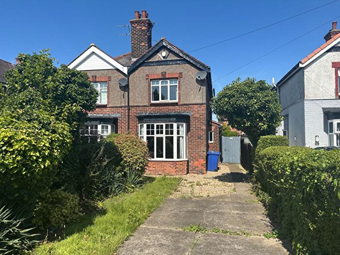 3 Bedroom Semi-Detached House For Sale In Yarborough Road, Grimsby, DN34