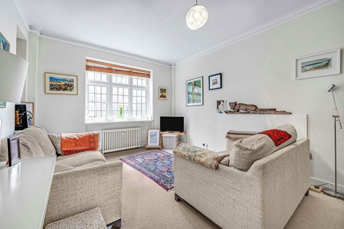 1 Bedroom Flat To Rent In Clare Court, London, WC1H